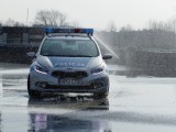 Policjanci szkolą się w Ośrodku Doskonalenia Techniki Jazdy w Kaliszu [FOTO, WIDEO]