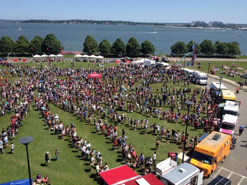 Food trucki Warszawa. Żarcie na Kółkach na Placu Defilad