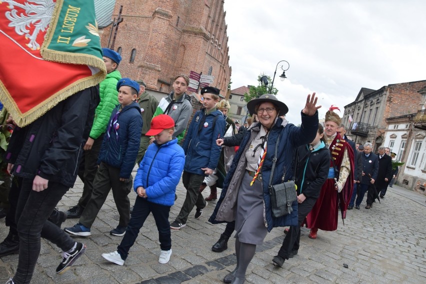 Obchody 3 Maja w Sieradzu 2019. W rocznicę uchwalenia Konstytucji odbyła się msza i uroczystość pod pomnikiem Piłsudskiego (zdjęcia)