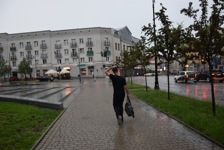 Ale lunęło! Burza w Białymstoku. Nawałnica przeszła przez nasze miasto [28.05.2019] (zdjęcia)