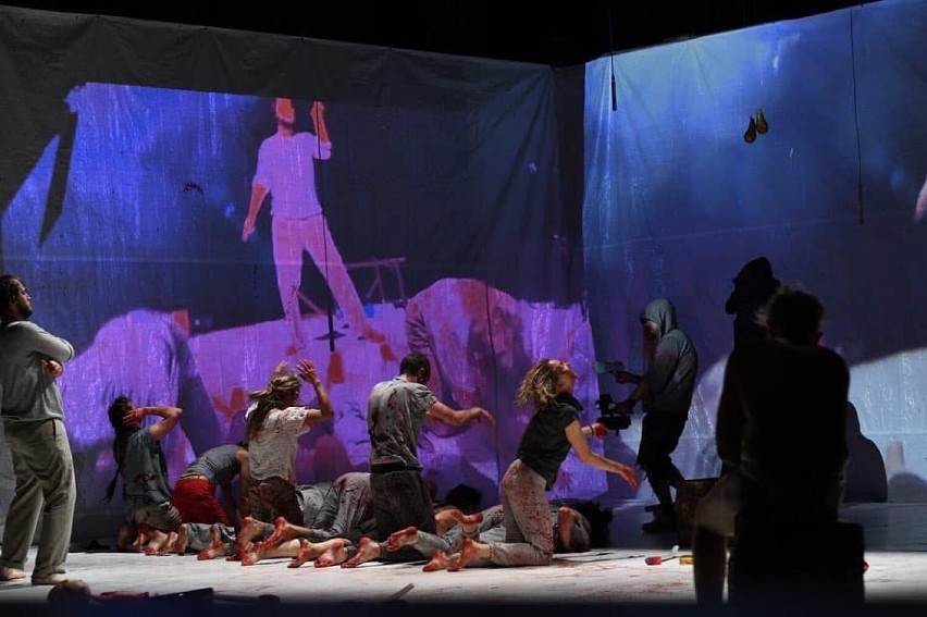Spektakl teatralny „Śmierć na gruszy” wystawiony w Wieluniu FOTO
