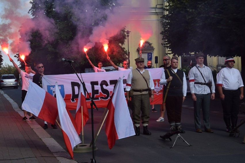 Mieszkańcy i przedstawiciele władz samorządowych uczcili 76. rocznicę wybuchu Powstania Warszawskiego