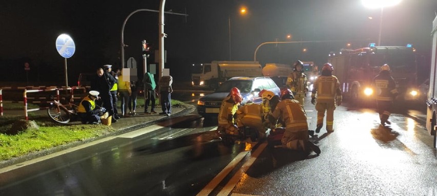Wypadek na obwodnicy Grodziska. Rowerzystka została potrącona przez samochód