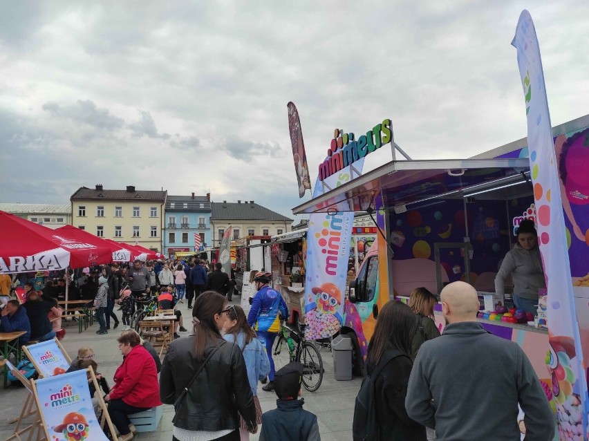 Smaczna majówka w Nowy Targu. To za sprawą Food Truck Festival, który odbył się na Rynku [ZDJĘCIA]