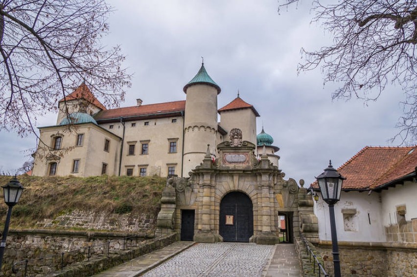 Zamek w Wiśniczu – drugi po Wawelu największy zamek w...