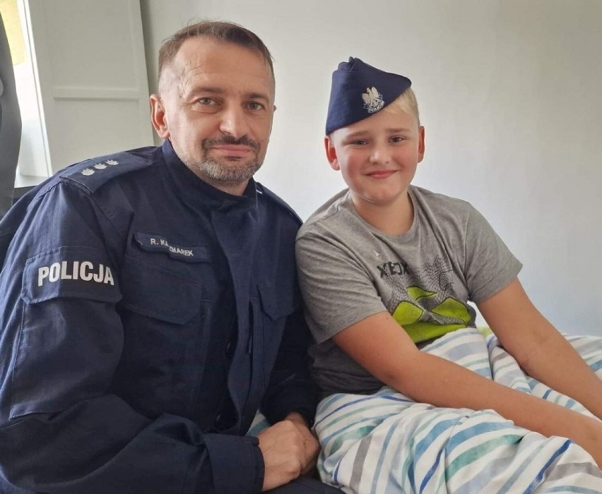 - Komisarz Roman Kaczmarek pokazał, że praca w policji to...