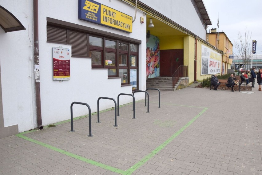 Stacja rowerowa przy ulicy Żytniej koło hali widowisko -...
