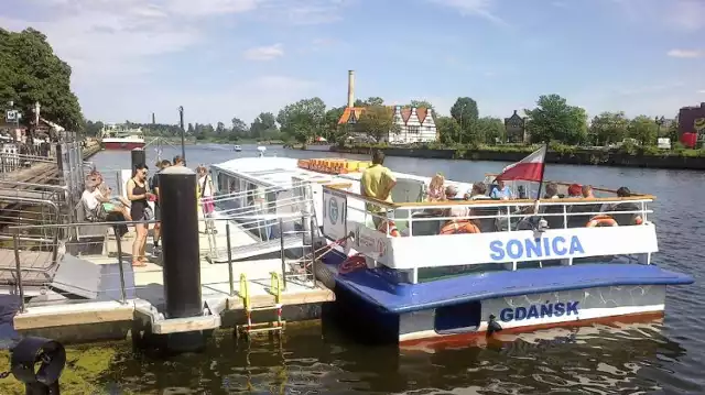 Tramwaje wodne od lat cieszą się niesłabnącym zainteresowaniem turystów w Gdańsku