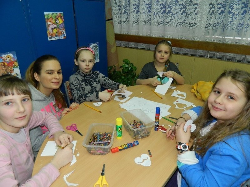 Ferie Żory 2013: Ferie w bibliotece są świetne. Są konkursy karaoke, ciastolina, śpiewy przy gitarze