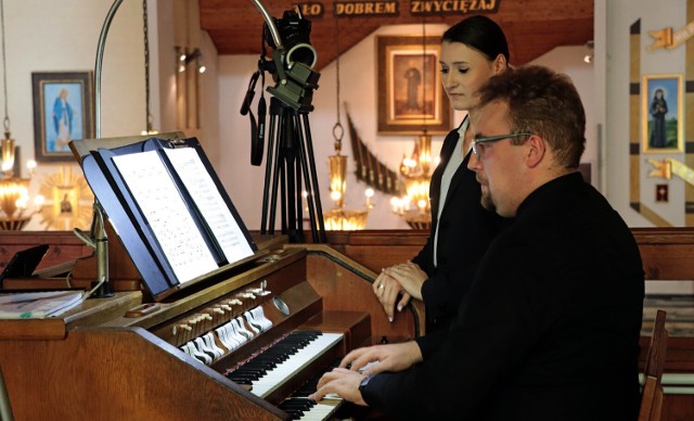 W niedzielę, w kościele na osiedlu Strzemięcin w Grudziądzu odbył się drugi już koncert w ramach VII Festiwalu Muzyki Organowej i Kameralnej. Wystąpili Anna Sikorzak-Olek na harfie oraz Daniel Strządała na organach.