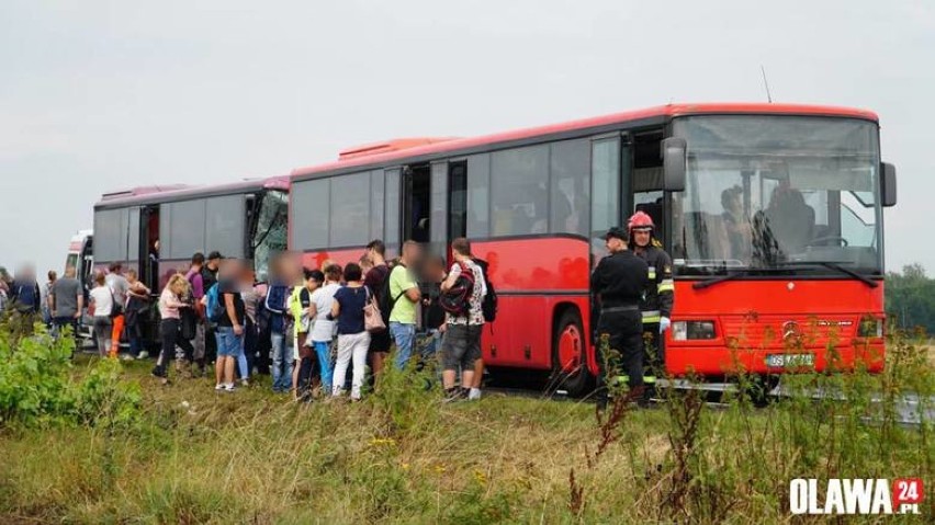 Dramat na drodze. Kilkadziesiąt osób rannych w wypadku autobusów pod Oławą. Zobacz zdjęcia