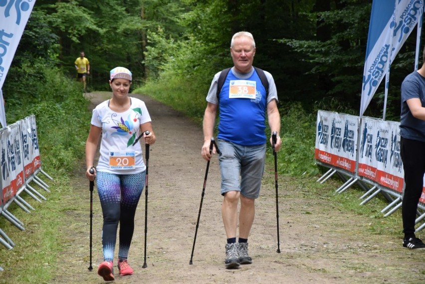 Kaszuby Biegają 2020 - dekoracja kartuskiej 5 i start III Cartusia Pólmaratonu