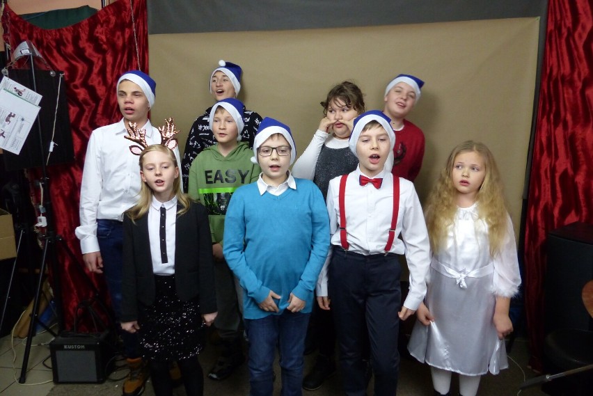 Dzieci ze stowarzyszenia  "Niebieski Skarb" nagrały świąteczną piosenkę