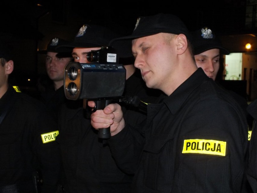 Policja w Chorzowie: komendę odwiedzili kursanci ze szkoły...
