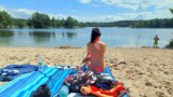 Kąpielisko w Dobroszowie Małym jest tylko 19 minut od Żar. Można tam wypoczywać na plaży