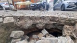 Gigantyczna dziura pod jezdnią w centrum Kielc. Skrzyżowanie zostało zamknięte. Zobaczcie zdjęcia