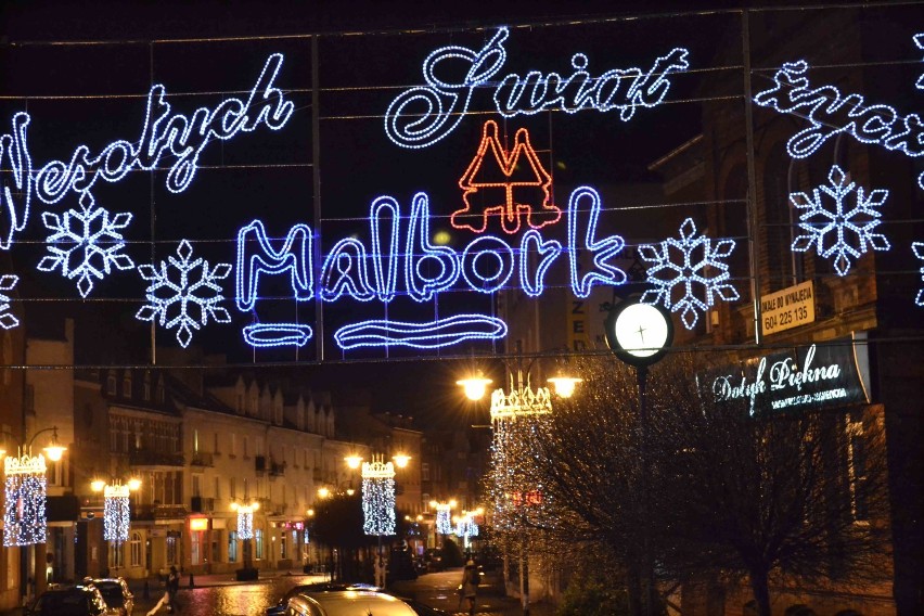 Świąteczne iluminacje w Malborku [ZDJĘCIA]. Tak wygląda miasto przed Bożym Narodzeniem