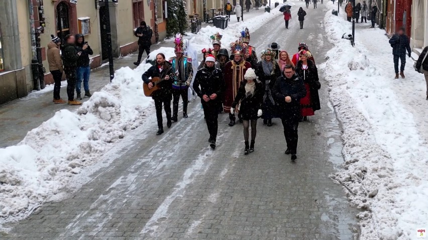 Wojewoda Małopolski wraz z Krzysztofem i Angeliką nagrali...