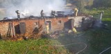 Pożar w gminie Szemud. Palił się kurnik w Kielnie. 26 strażaków przez ponad trzy godziny walczyło z żywiołem | ZDJĘCIA