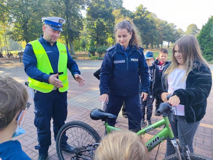 Pleszewscy policjanci w ostatni dniach odwiedzili uczniów z Kwilenia i Tomic