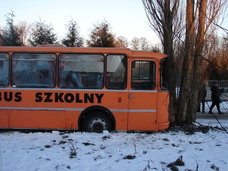 Wronki - Wypadek szkolnego autobusu. Zdjęcia
