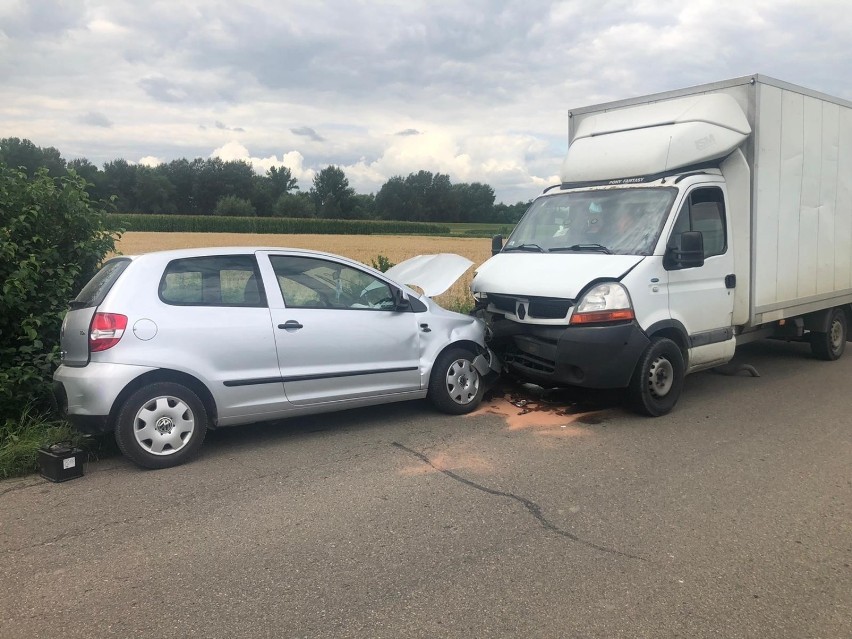 W Pierszycach na drodze powiatowej zderzyły się czołowo...