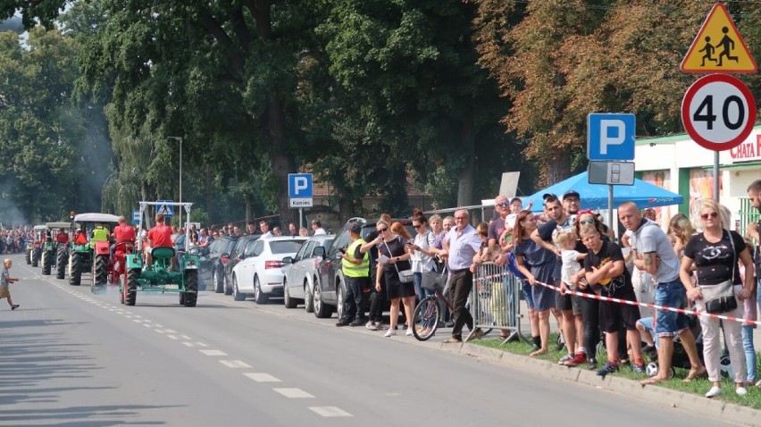 Wilkowice. Wielkie święto! Trwa XIX Ogólnopolski Festiwal Starych Ciągników i Maszyn Rolniczych im. Jerzego Samelczaka