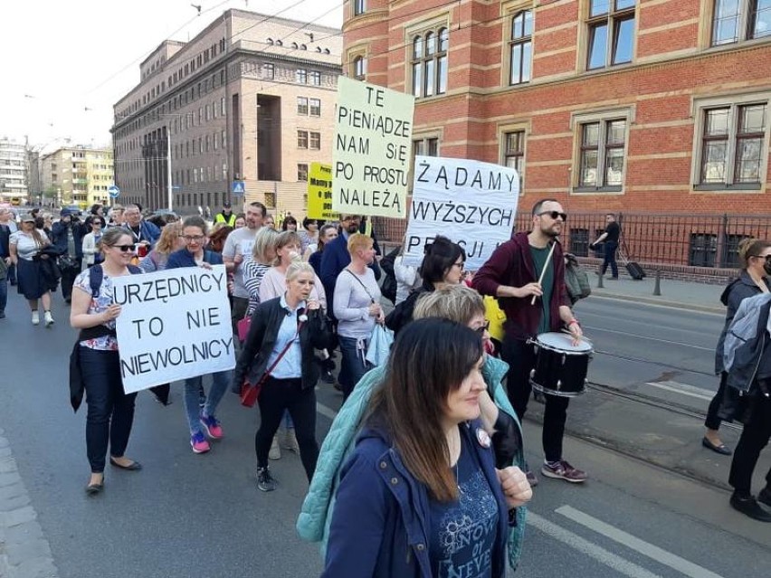 Pracownicy oleśnickiej prokuratury strajkowali we Wrocławiu (ZDJĘCIA) (WIDEO) 