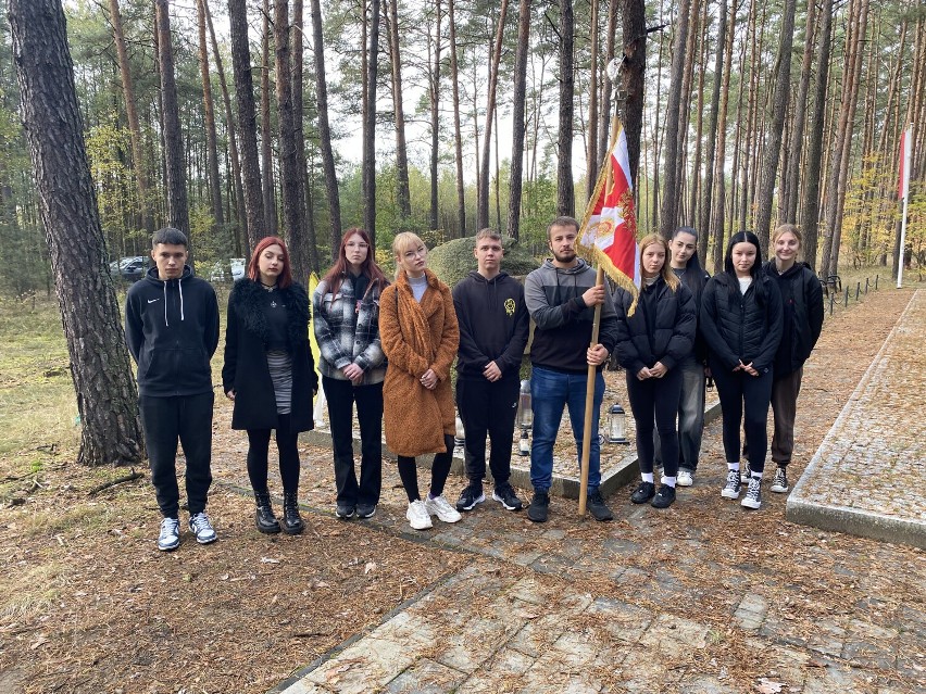 Pamiętali o pomordowanych w lasach kobylnickich podczas II Wojny Światowej