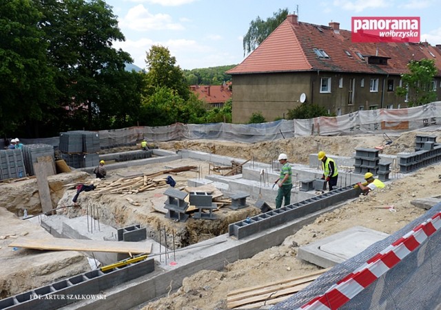 Ruszyła budowa żłobka samorządowego przy ul. Truskawieckiej w Wałbrzychu. Zostanie oddany do użytku w październiku 2018 r.