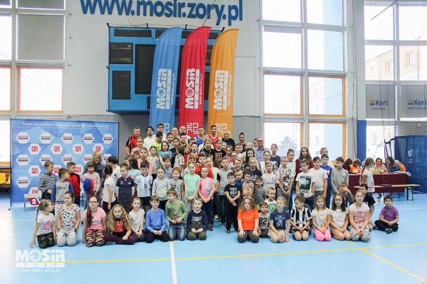 Akcja Zima z MOSiR w Żorach: Organizatorzy podsumowali wydarzenia - turniej piłki, kuligi i dzień na sportowo! ZDJĘCIA