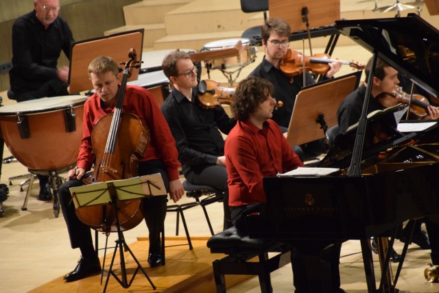 Cracow Duo zagrali wspólnie z kaliskimi filharmonikami. Wieczór Meyera, Piazzolli i Dvořáka