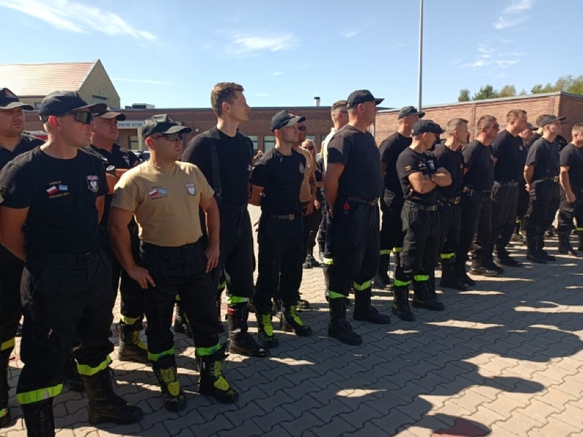 Strażacy z Dolnego Śląska wyruszają na pomoc w gaszeniu pożarów na południu Francji. Zbiórka w Jaszkowie, zobacz zdjęcia
