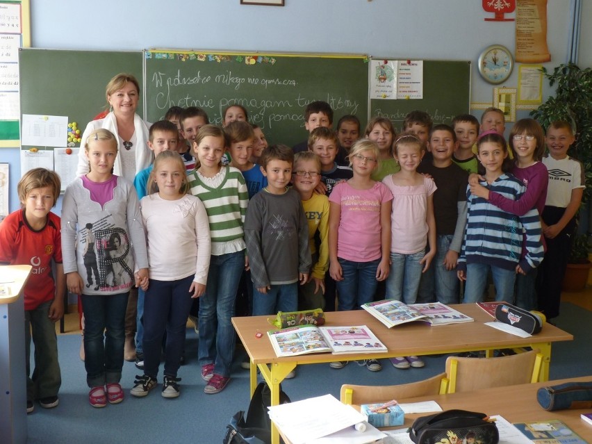 Anna Kaliszyk, nauczycielka w ZSG nr 1,  ze swoją klasą III...