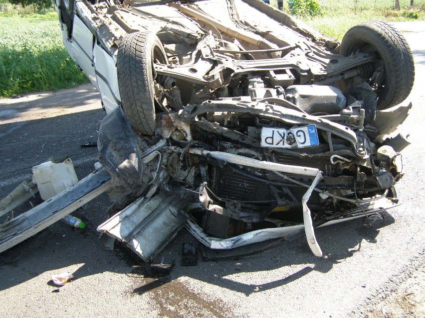 Wypadek w Trępnowach z udziałem trzech samochodów. Trzech poszkodowanych [ZDJĘCIA]