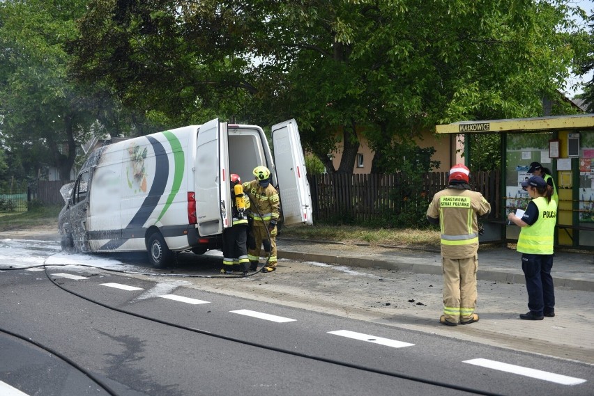 Na drodze krajowej nr 77 w Duńkowiczkach pod Przemyślem spalił się bus [ZDJĘCIA]