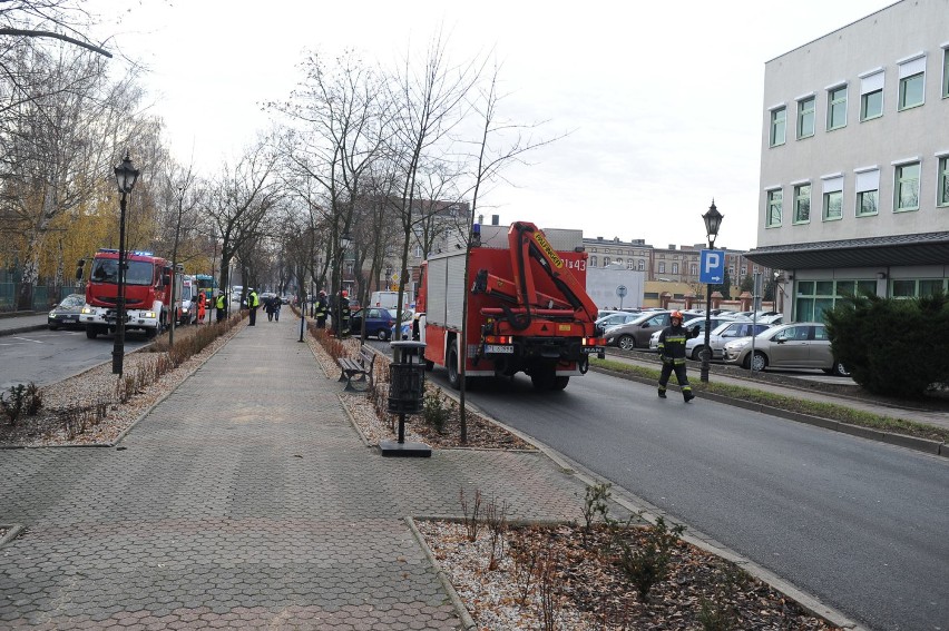 Skoda rozbiła się na drzewie na Alejach Krasińskiego obok ZUS-u