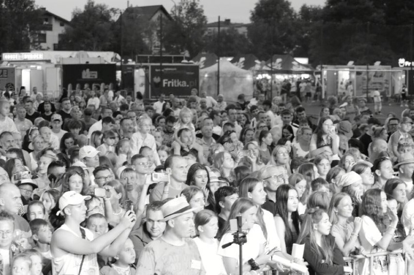 Dni Końskich 2023. Tłumy ludzi na koncercie Viki Gabor. Ależ było szaleństwo! Zobaczcie zdjęcia