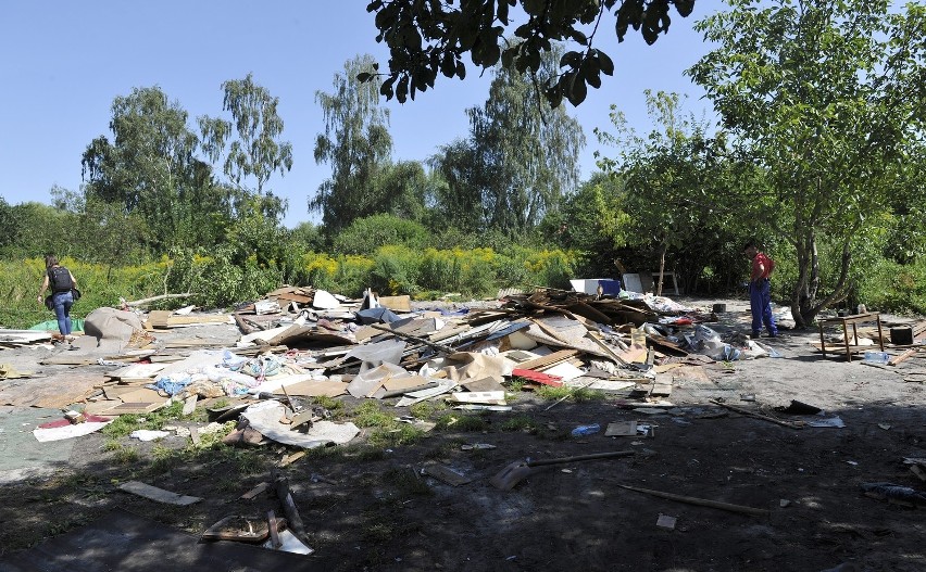 Romowie eksmitowani, ich obóz zniszczono [WIDEO, ZDJĘCIA] 