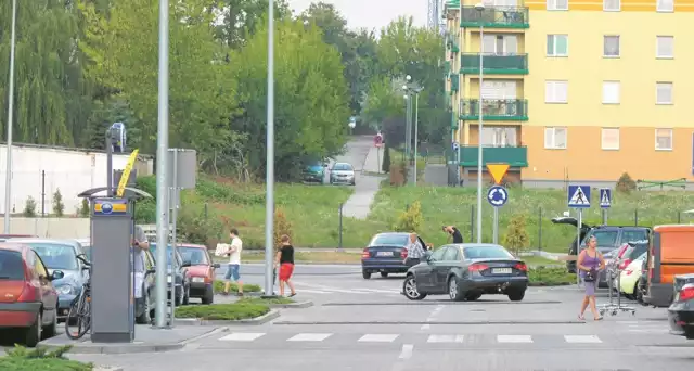 Marzenie kierowców: gdyby rondo wyprowadzało ruch ulicą wzdłuż ,,mechanika" do Brzeźnickiej...