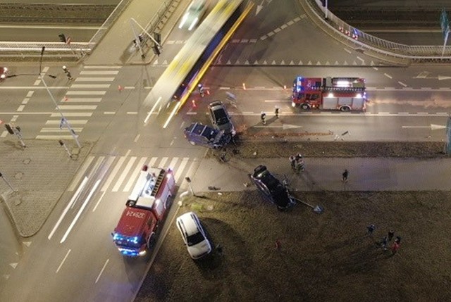 Do zderzenia czterech samochodów doszło na skrzyżowaniu ulic Chorzowskiej i Stęślickiego.


Zobacz kolejne zdjęcia. Przesuwaj zdjęcia w prawo - naciśnij strzałkę lub przycisk NASTĘPNE