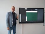 Gmina Śrem. Szkoła podstawowa z nowymi interaktywnymi monitorami 