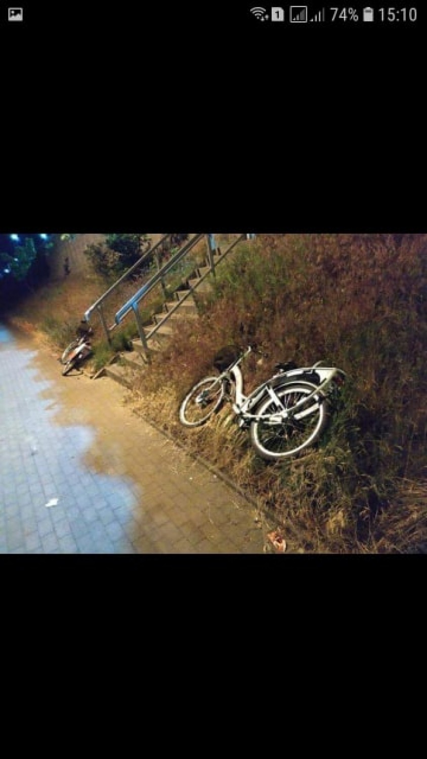 Wandale zniszczyli rowery porzucone w starym Koninie .