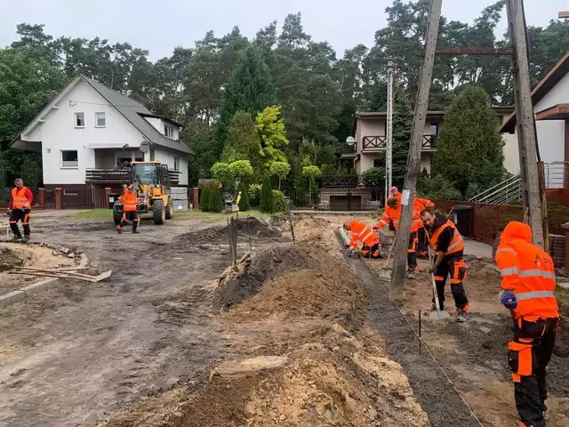 Budowa ulic lokalnych w Bydgoszczy w ostatnich latach pochłonęła ponad 117 mln zł. Ta kwota wystarczyła na budowę twardych nawierzchni na 122 „osiedlówkach”. W trakcie realizacji jest 9 kolejnych zadań o wartości ponad 14 mln zł.