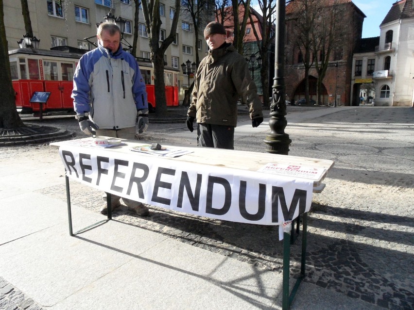 Referendum w Słupsku: Nie chcą prezydenta Kobylińskiego? Zbieranie podpisów [FOTO+FILM]