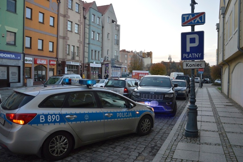 Tak się kończy parkowanie na postoju TAXI. Interweniowała policja [ZDJĘCIA]