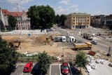Trwa przebudowa placu Słowiańskiego w Legnicy. Są utrudnienia w ruchu, zobaczcie aktualne zdjęcia i film