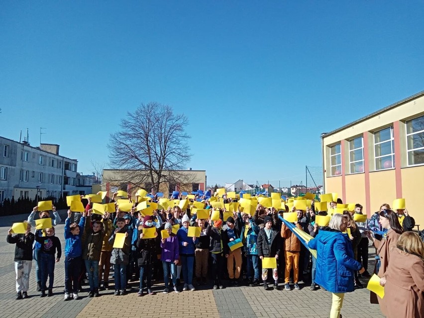 Uczniowie SP3 Oborniki wspierają Ukrainę [ZDJĘCIA + WIDEO]