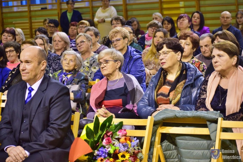 Gmina Wierzbica. To był Dzień Kobiet w stylu szalonych lat 80 - tych. Zobacz zdjęcia