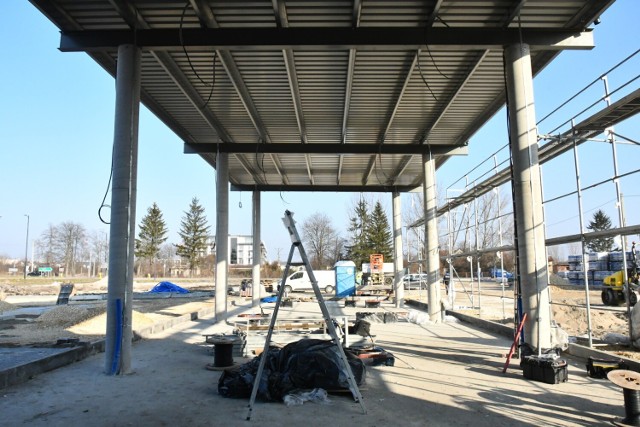 Nowa stacja benzynowa w Busku-Zdroju w budowie. Tak wyglądała na początku marca 2023. >>>Więcej zdjęć na kolejnych slajdach
